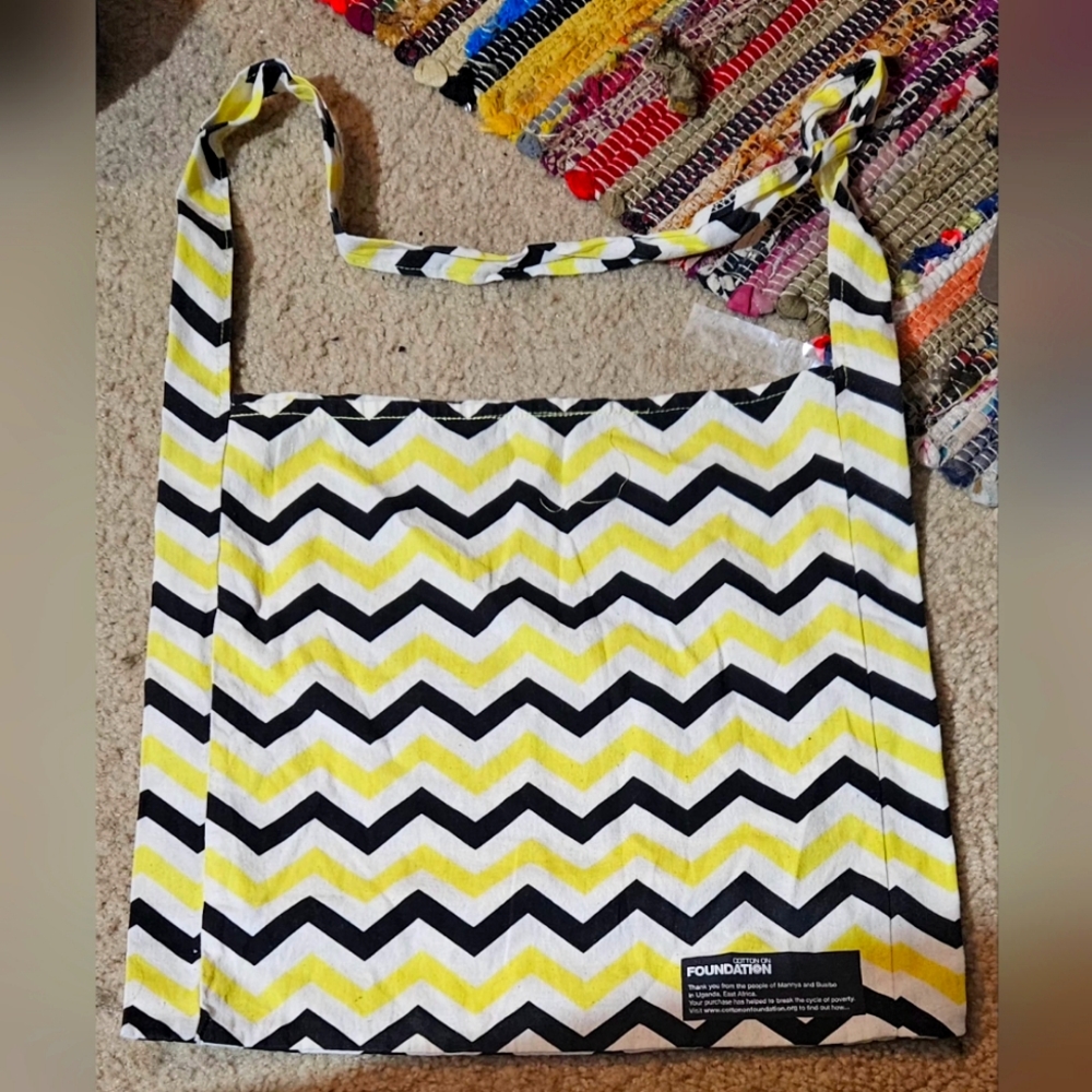 COTTON ON FOUNDATION Chevron pattern tote bag